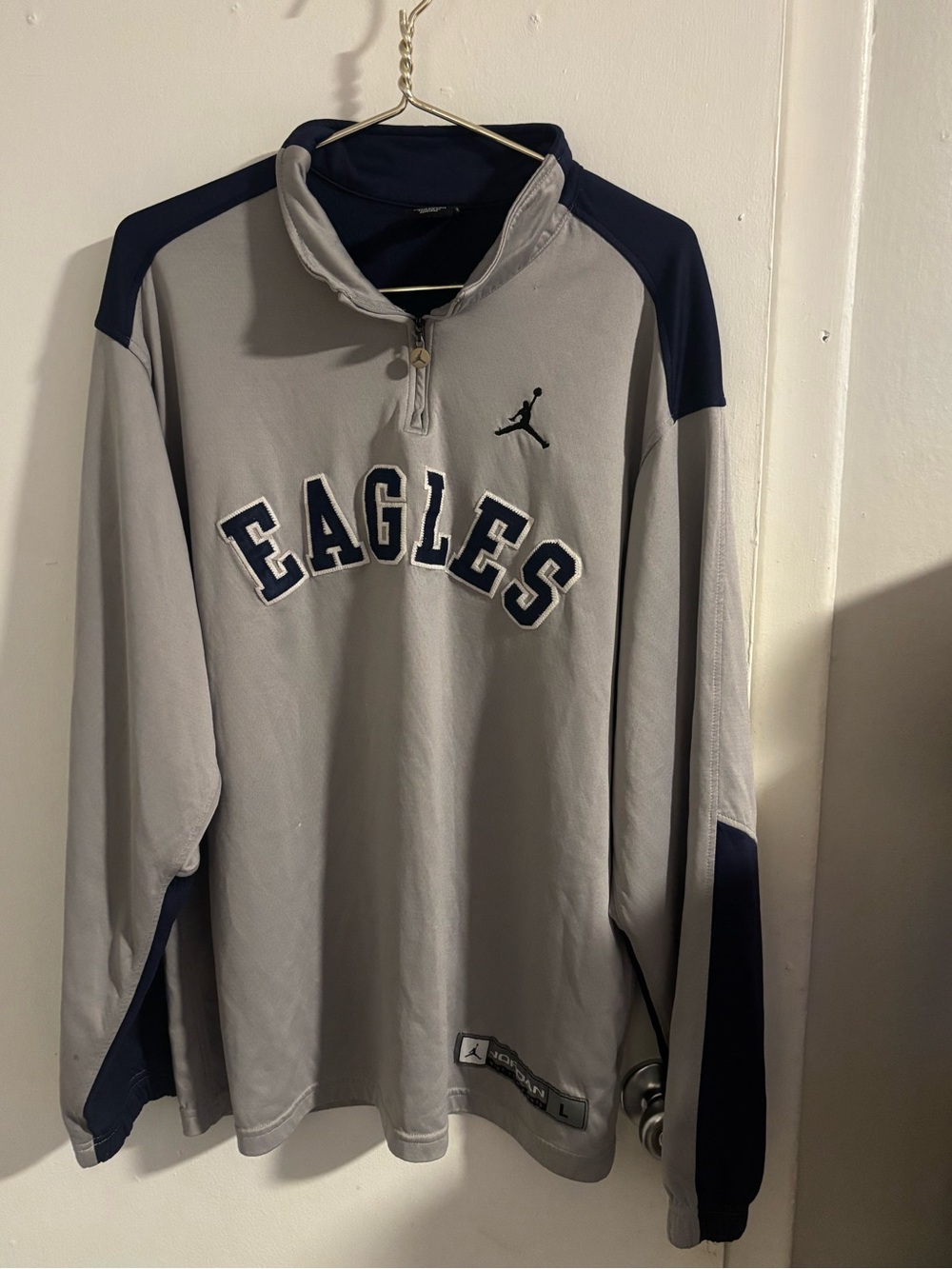 Jordan Eagles Quarter Zip Pullover Gray Navy Long Sleeve Size Large
(1094)